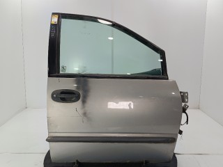 Дверь передняя правая Chrysler Voyager 1995-2001
