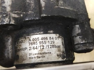 Насос гидроусилителя руля (ГУР), ориг. номер A0054668401, MERCEDES-BENZ E-CLASS купе C207 01/2009 - 12/2016