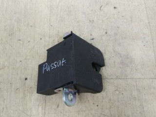 Замок багажника Volkswagen 1K6827505F, ориг. номер 1K6827505F, VW PASSAT B6 2005-2010