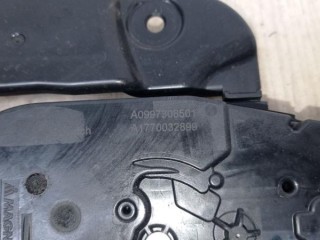 Замок двери задней левой, ориг. номер A0997605102, MERCEDES-BENZ C-CLASS W206 02/2021 - /2026