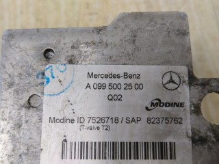 Радиатор масляный, ориг. номер A0995002500, MERCEDES-BENZ C-CLASS W205 07/2013 -