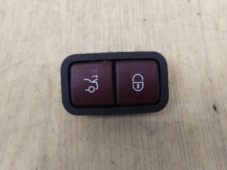 Кнопка открытия багажника, ориг. номер A2208211479, MERCEDES-BENZ E-CLASS купе C238