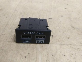 Разъем AUX / USB, ориг. номер 68322329AB, MASERATI LEVANTE SUV