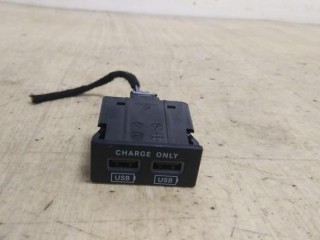 Разъем AUX / USB, ориг. номер 68322329AB, MASERATI LEVANTE SUV