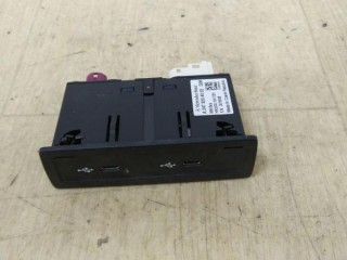Разъем AUX / USB, ориг. номер A2478204002, MERCEDES-BENZ GLC Coupe C253 06/2016 -