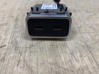 Разъем AUX / USB, ориг. номер A1678205402, MERCEDES-BENZ GLE W167 01/2019 - 12/2025