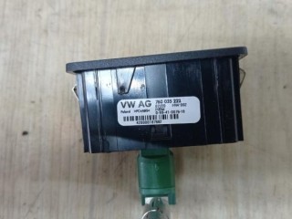 Разъем AUX / USB Volkswagen 760035222, ориг. номер 760035222, VW TOUAREG 2018-2023
