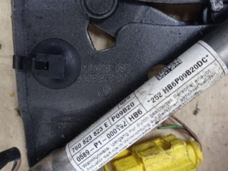 Петля капота левая Volkswagen 760823823E, ориг. номер 760823823E, VW TOUAREG 2018-2023
