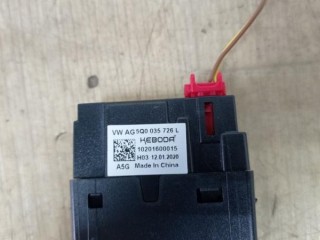 Разъем AUX / USB Volkswagen 5Q0035726L, ориг. номер 5Q0035726L, VW TOUAREG 2018-2023