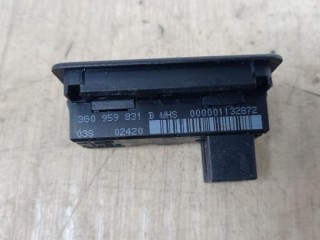 Кнопка открытия багажника Volkswagen 3G0959831B, ориг. номер 3G0959831B, VW TOUAREG 2018-2023