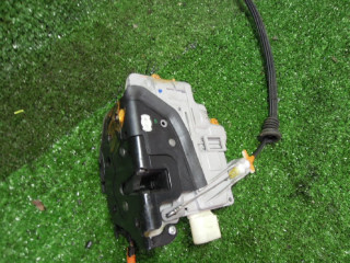 Замок двери передней левой, Volkswagen Passat B6 2005-2010