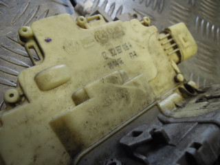 Замок двери передней правой, Volkswagen Passat B6 2005-2010