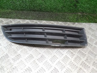 Заглушка (решетка) в бампер Volkswagen Passat B6 2005-2010