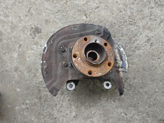 кулак передний правый BMW X3 E83 2003-2006