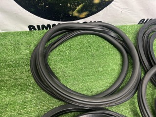 уплотнитель двери, ориг. номер 1Z5867367, 1Z5867367F, 1Z0867365D, 1Z0867365, Skoda Octavia RS 2 рест