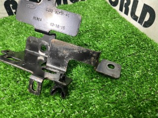 Кронштейн (крепление), ориг. номер GJ329C131AC, GJ329C131, LR071995, Land Rover Discovery Sport 2014-2019