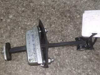 ограничитель открывания двери передней правой, Ford Focus 2 поколение 2004-2008