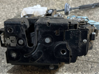замок двери передней правой, Volkswagen Caddy 3 поколение 2004-2010