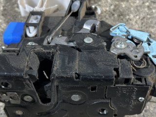 замок двери передней правой, Volkswagen Caddy 3 поколение 2004-2010