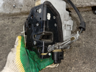 замок двери передней левой, Volkswagen Passat B6 2005-2010