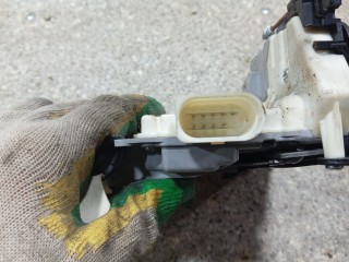 замок двери передней левой, Volkswagen Passat B6 2005-2010