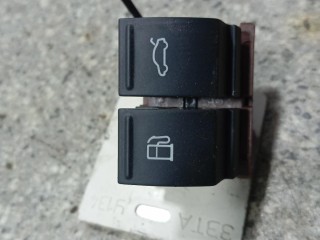 кнопка открытия багажника передней левой, Volkswagen Passat B6 2005-2010