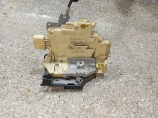 замок двери передней левой, Volkswagen Passat B6 2005-2010