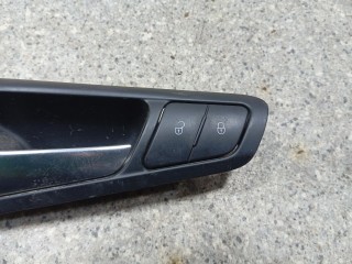 кнопка центрального замка передней левой, Volkswagen Passat B6 2005-2010
