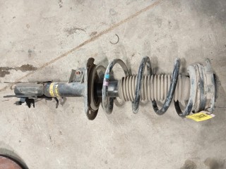 стойка амортизатора передняя правая, Nissan Qashqai J10 2006-2010