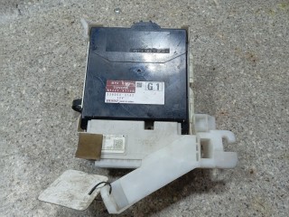 блок предохранителей, ориг. номер 89221-47140, 82730-47450-A, Toyota Prius 3 поколение XW30 2009-2012