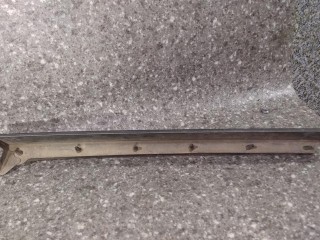 ус под фару левый Mercedes-Benz E 1 поколение
