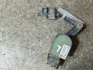 датчик дорожного просвета передний левый Volkswagen Touareg 1 поколение 2002-2007, 7L0616213B