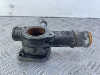 фланец (тройник) системы охлаждения Volkswagen Passat B5 1996-2001, 1.9 л, 038121133A