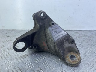 кронштейн коробки (балка кпп) Volkswagen Passat B5 1996-2001, 8D0399114S