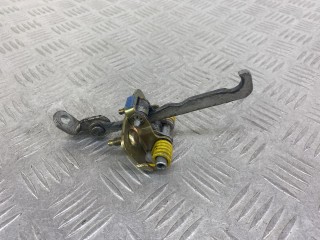 Ограничитель открывания двери передней правой Renault Megane 1 поколение 1995-1999