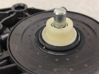 моторчик стеклоподъемника задний левый, ориг. номер 0130822782, Land Rover Range Rover Sport 2 поколение [рестайлинг] 2017-2022