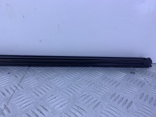 уплотнитель стекла двери передний левый, ориг. номер A2137250365, Mercedes-Benz E W213 2016-2021