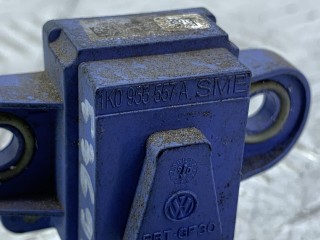 датчик удара в двери передний правый, ориг. номер 1K0955557A, Volkswagen Passat B6 2005-2010