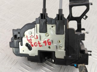 замок двери передней правой, ориг. номер 813202B030, Hyundai Santa Fe 2 поколение 2005-2010