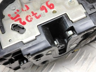 замок двери передней правой, ориг. номер 813202B030, Hyundai Santa Fe 2 поколение 2005-2010