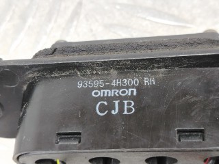 концевик дверной, ориг. номер 935954H300, Hyundai H1 Grand Starex 2007-2015