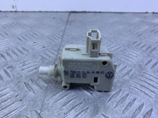 активатор замка багажника, ориг. номер 3B0959781, 1U0862159, Skoda Octavia 1 поколение 1996-2000