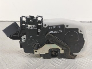 замок двери задней правой, ориг. номер Y2614510, Nissan Micra K13 2010-2013