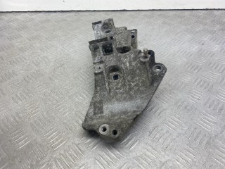 кронштейн генератора, ориг. номер 8200669494, Nissan NV200 1 поколение 2009-2026