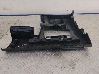 накладка на торпедо (консоль) левая нижняя, ориг. номер 2K8858365A, Volkswagen Caddy 5 поколение 2020-2026