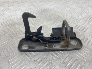 крюк капота, ориг. номер 1K0823480, Volkswagen Golf 5 поколение 2003-2009