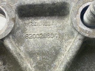кронштейн полуоси, ориг. номер 8200286041, Renault Clio 3 поколение [рестайлинг] 2009-2014