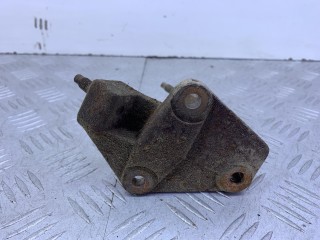 кронштейн полуоси, ориг. номер YS4W3K305DA, Ford Focus 1 поколение 1998-2001