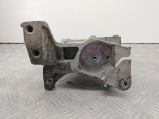 кронштейн компрессора кондиционера, ориг. номер YLU103040, Rover 45 1 поколение 1999-2004
