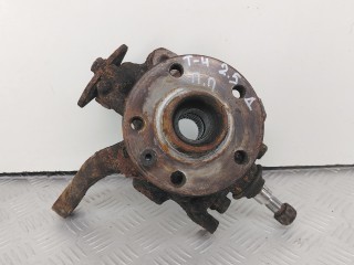 кулак передний правый Volkswagen Transporter T4 1990-2003